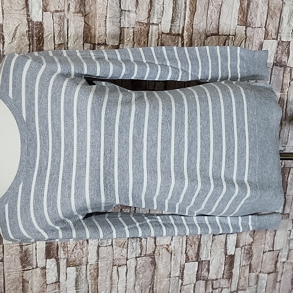 Old Navy Gray/ White Sweater